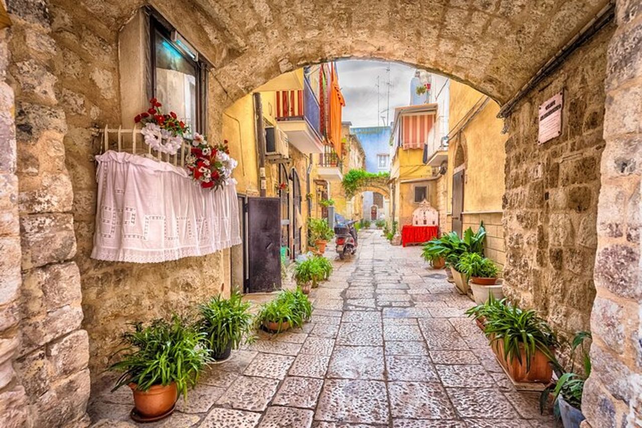 Tour privato a piedi personalizzato di Bari con una guida (tour privato) — 5