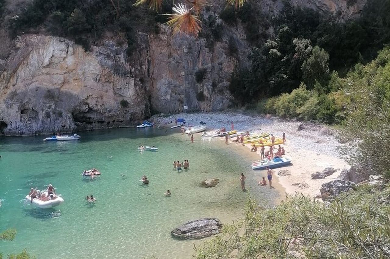 Avventura in kayak di un'intera giornata a Palinuro e alla Grotta Azzurra — 2