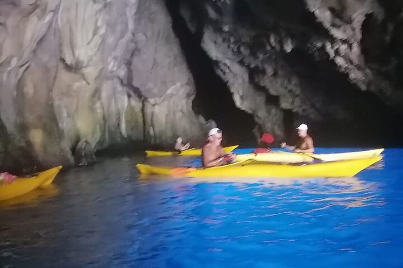 Avventura in kayak di un'intera giornata a Palinuro e alla Grotta Azzurra — 4