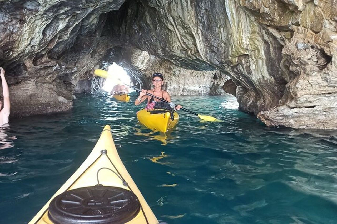 Avventura in kayak di un'intera giornata a Palinuro e alla Grotta Azzurra — 5
