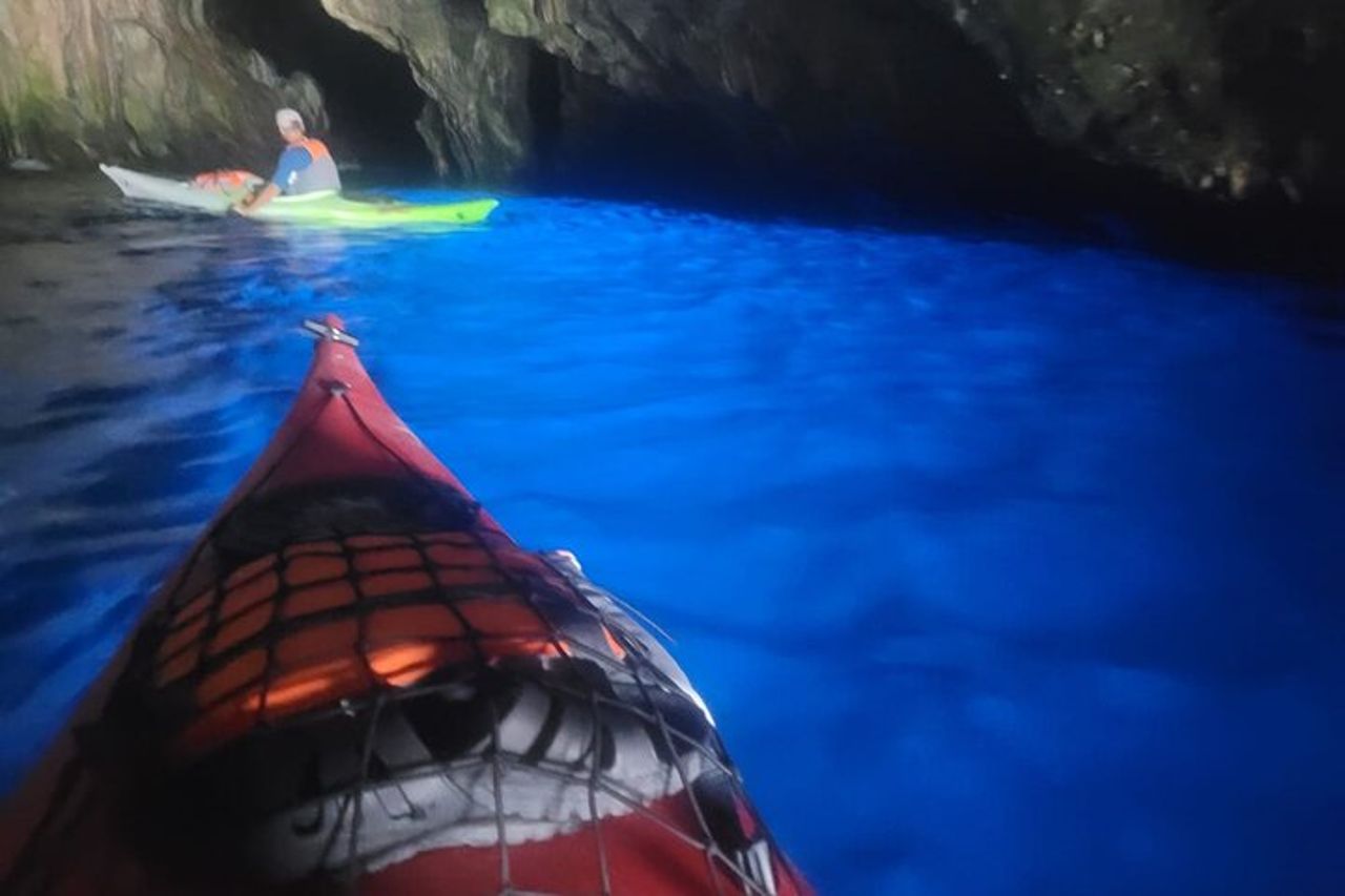 Avventura in kayak di un'intera giornata a Palinuro e alla Grotta Azzurra — 8