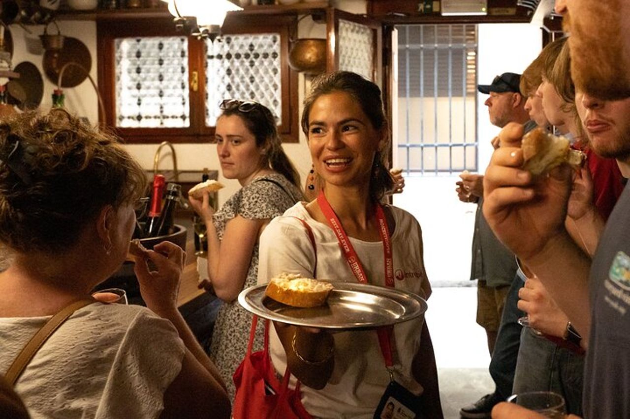 Venice Like a Local : tour di cibo, vino e spritz con giro in traghetto — 7