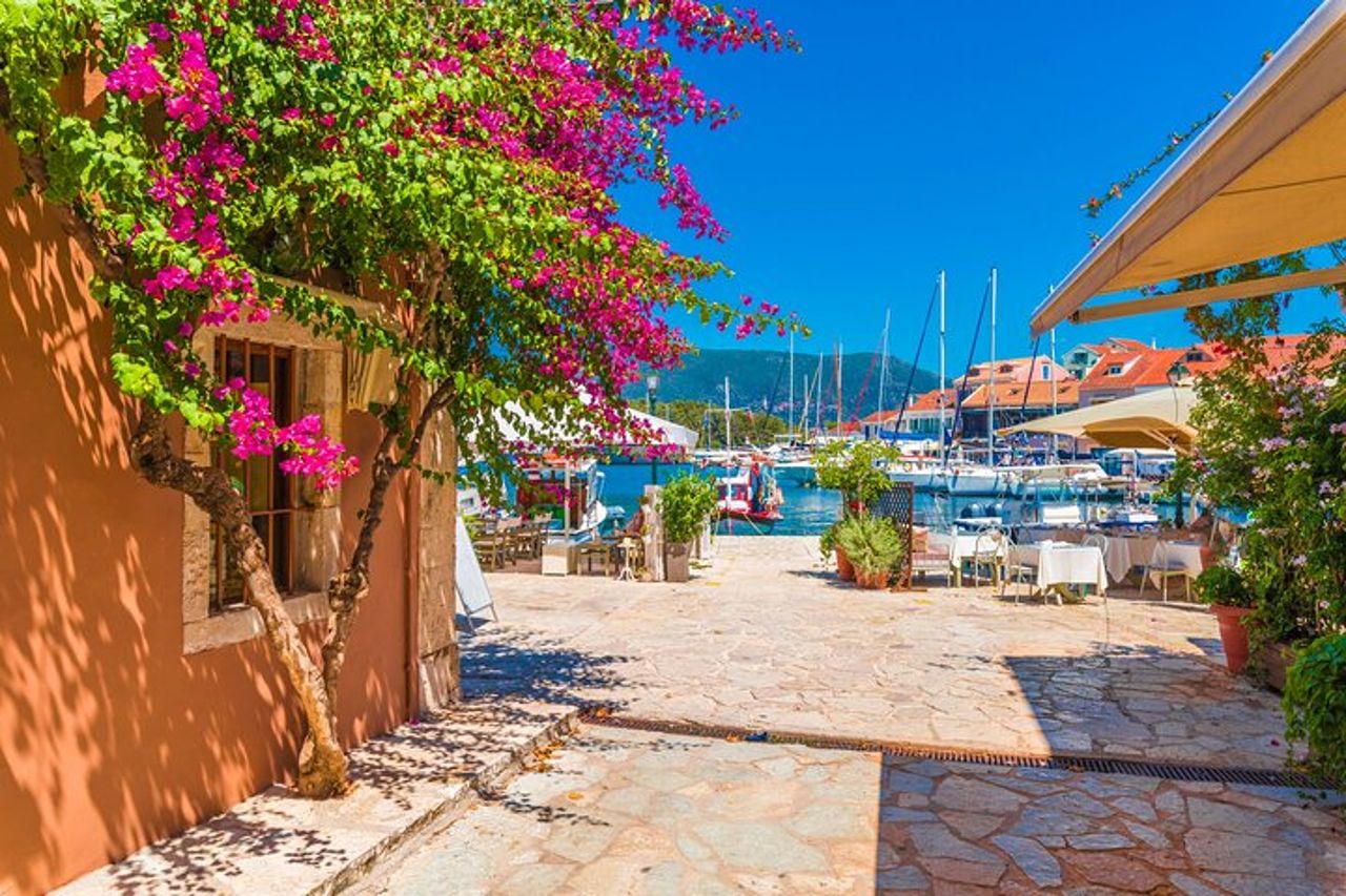 Tour in autobus dell'isola di Cefalonia: degustazione di vini, Melissani e Fiscardo — 2