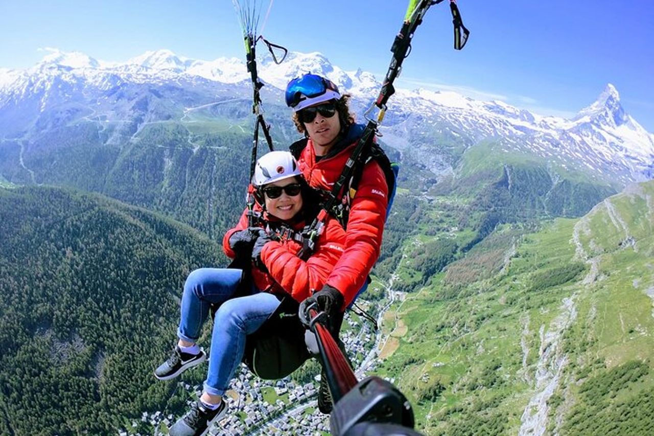 Volo in parapendio in montagna — 2