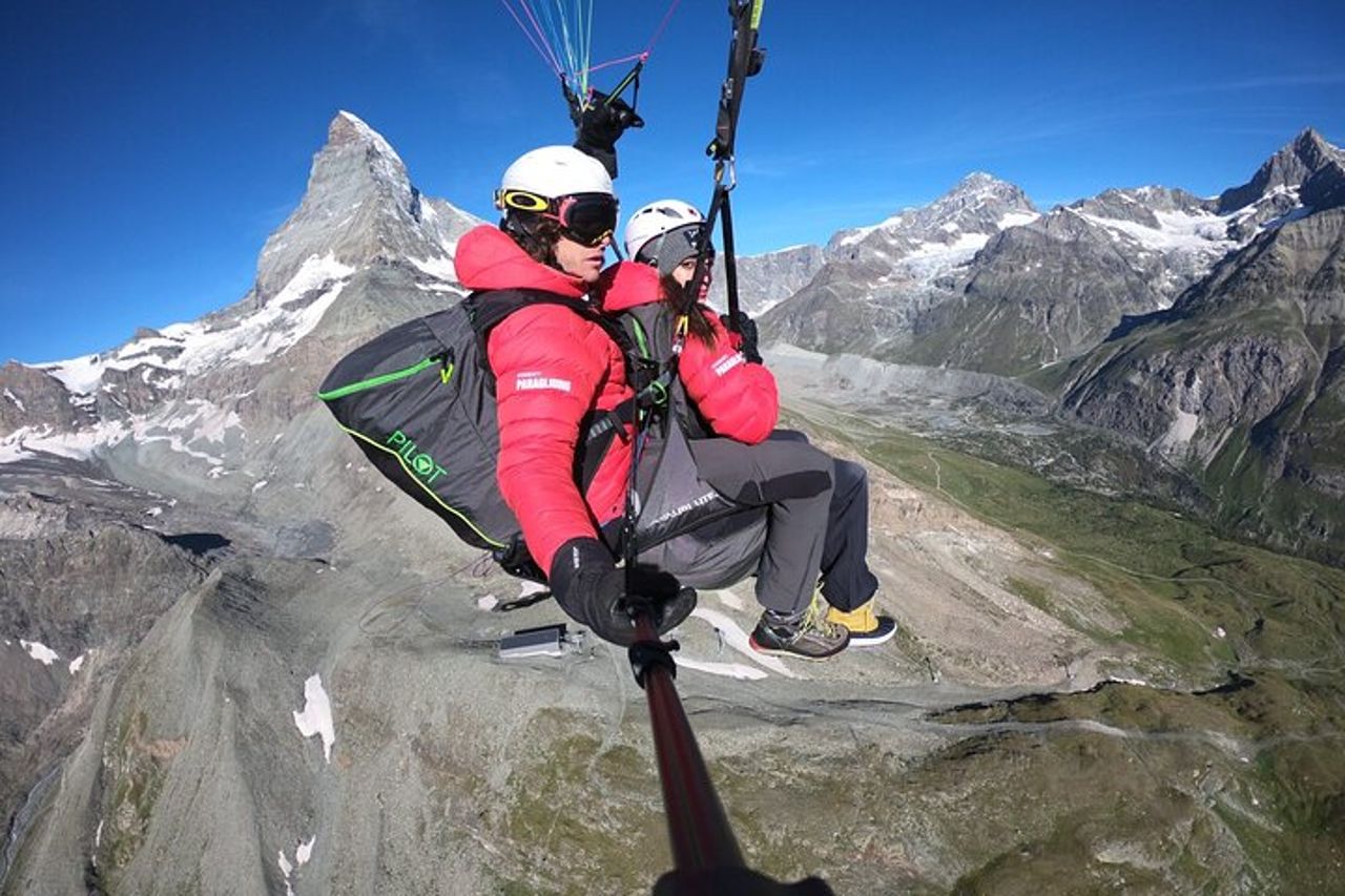 Volo in parapendio in montagna — 4