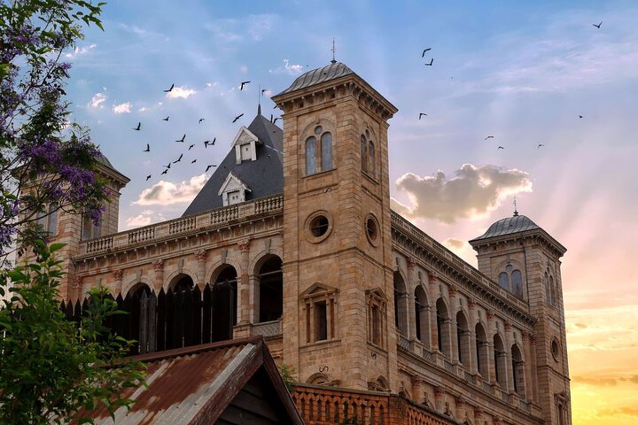Antananarivo: tour a piedi personalizzato con guida (tour privato) — 3