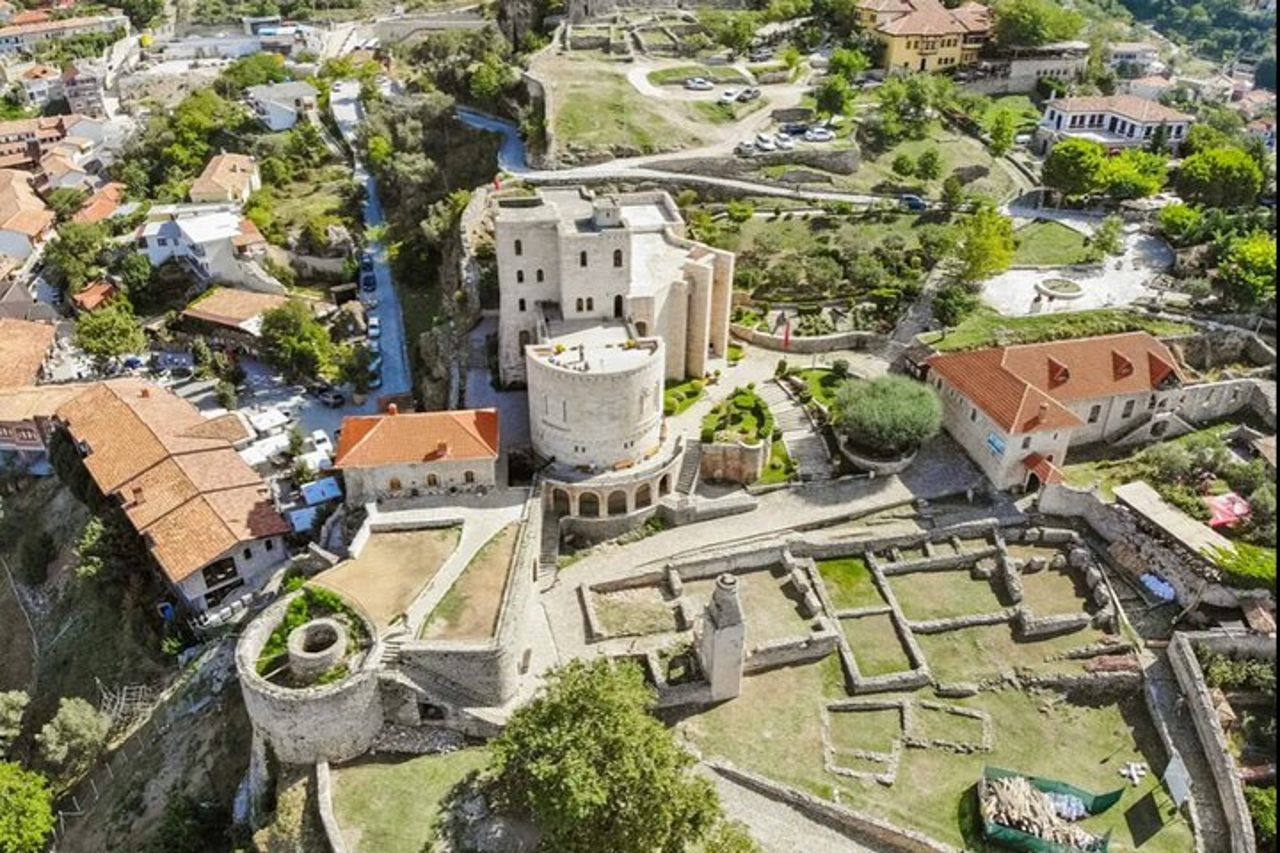 Castello di Kruja, il vecchio bazar e Sarisalltik- Partenza da Tirana — 9