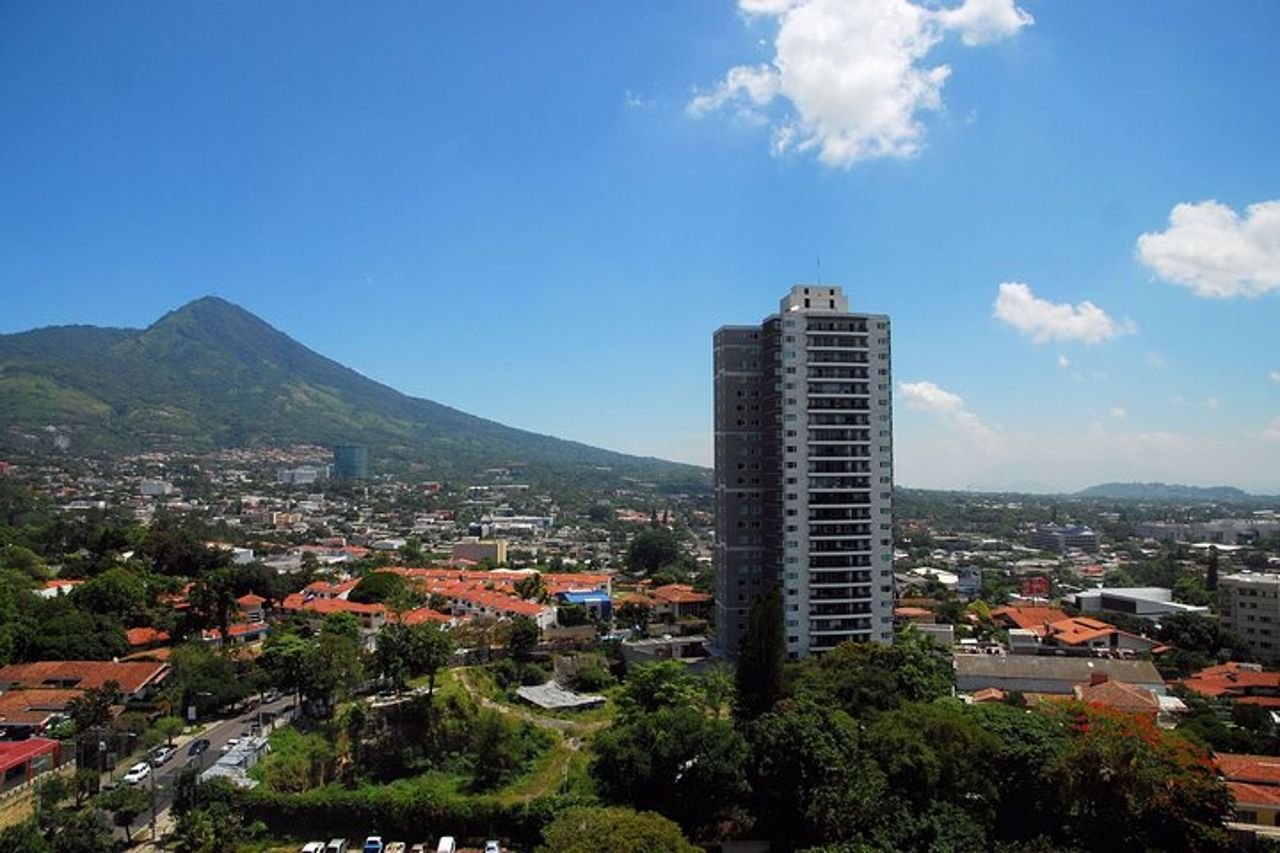 Tour a piedi personalizzato di San Salvador con una guida (tour privato) — 5