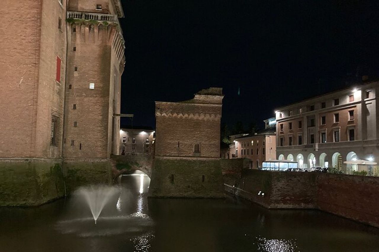 Ferrara Highlights Tour privato di notte — 7