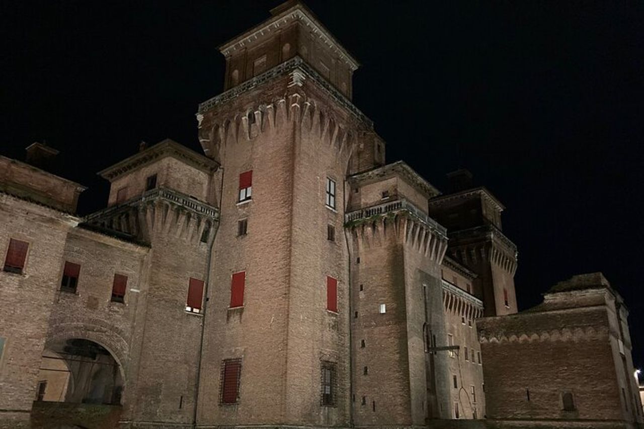 Ferrara Highlights Tour privato di notte — 4