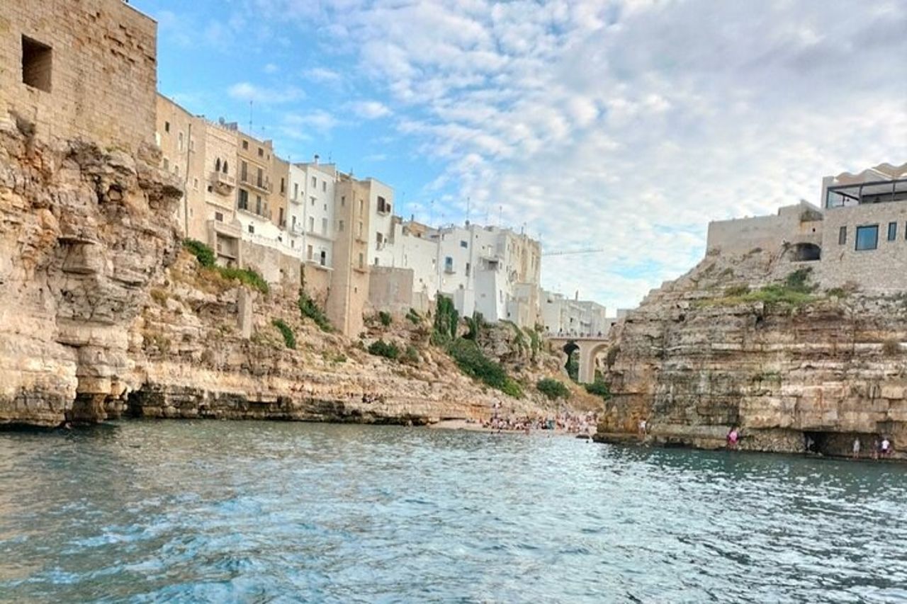 Tour In Barca alla Scoperta delle Grotte di Polignano