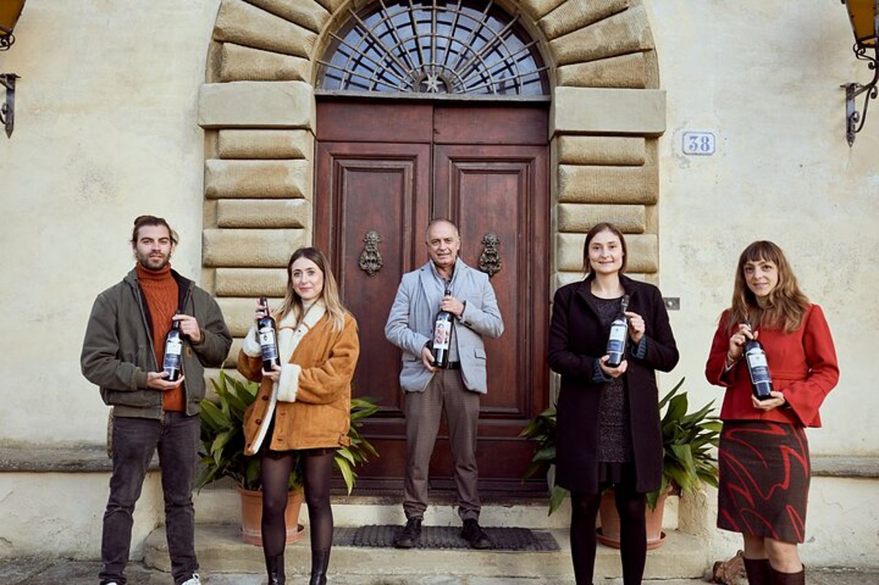 Tour fra i vigneti e degustazione di vini ed olio Evo in Toscana — 4
