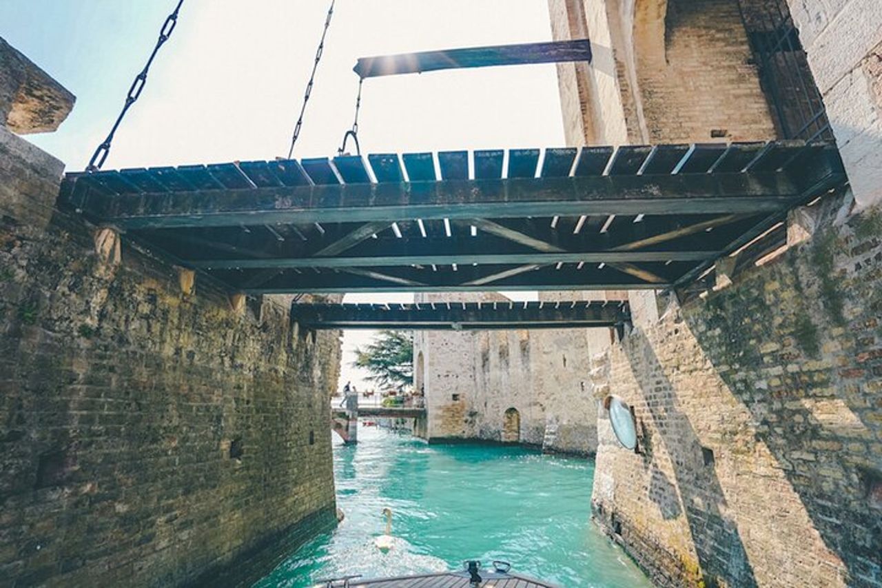 Il meglio di Sirmione: giro in Barca e Grotte di Catullo — 6