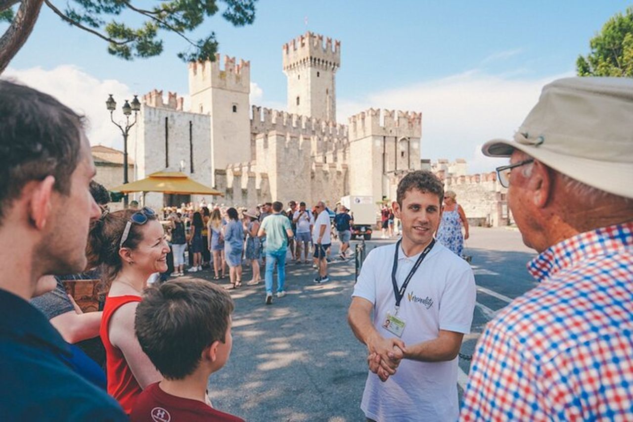 Il meglio di Sirmione: giro in Barca e Grotte di Catullo