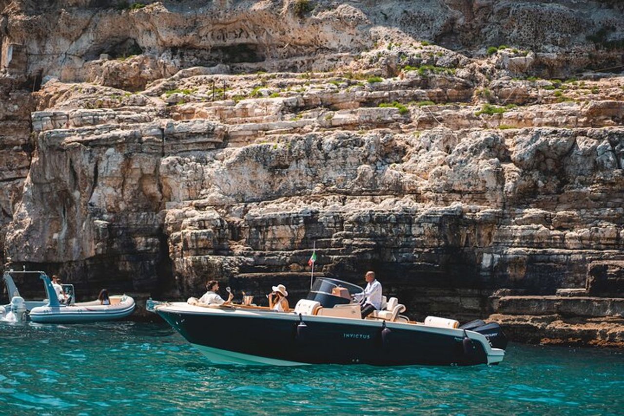 Polignano a Mare: Tour privato in barca con Champagne - 4 ore — 8