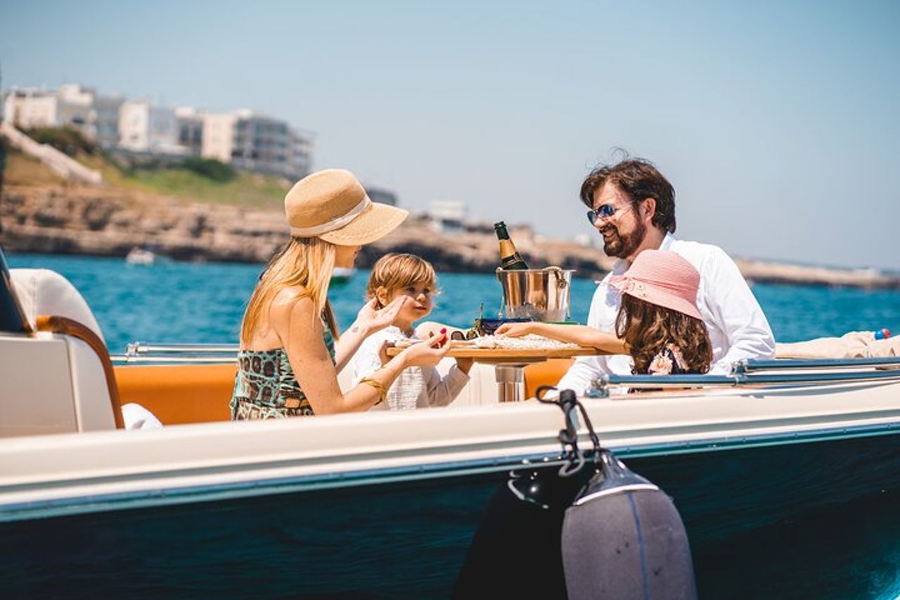 Polignano a Mare: Tour privato in barca con Champagne - 4 ore — 9