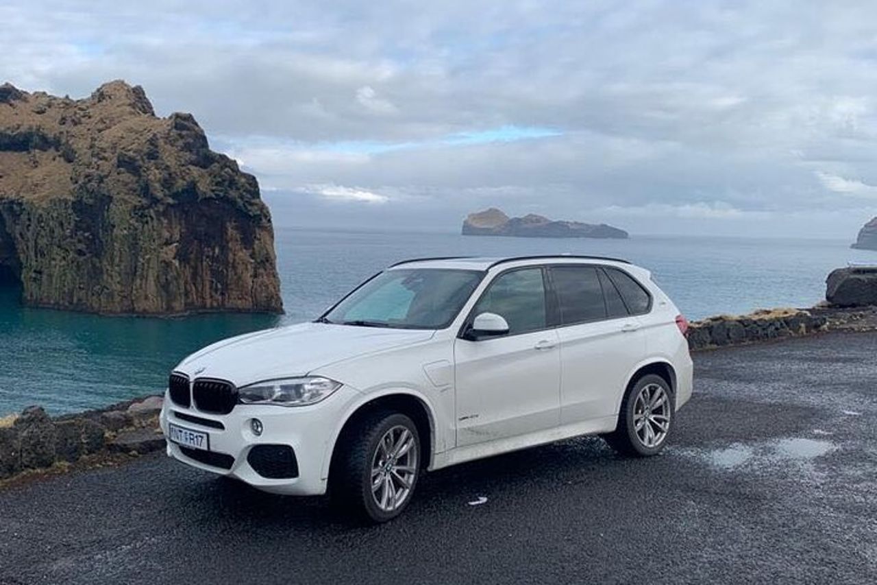 Tour privato di 2 ore - Isole Westman con un locale in una BMW X5 — 2