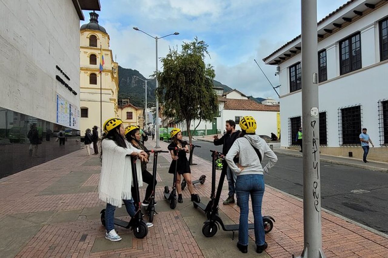 Tour in scooter a Bogotà — 5