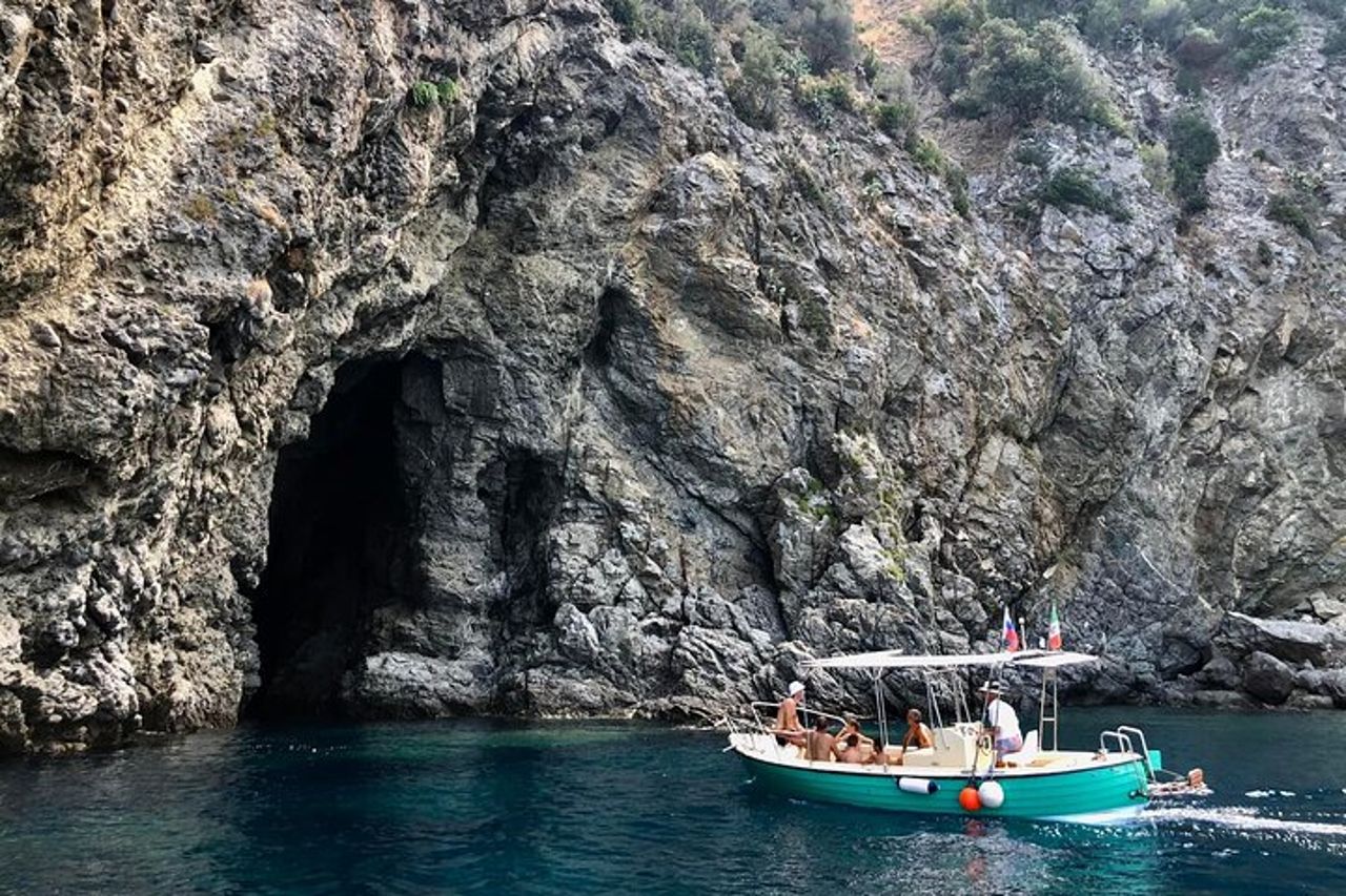 Tour in Barca Costa Viola: Scilla e Grotte di Bagnara