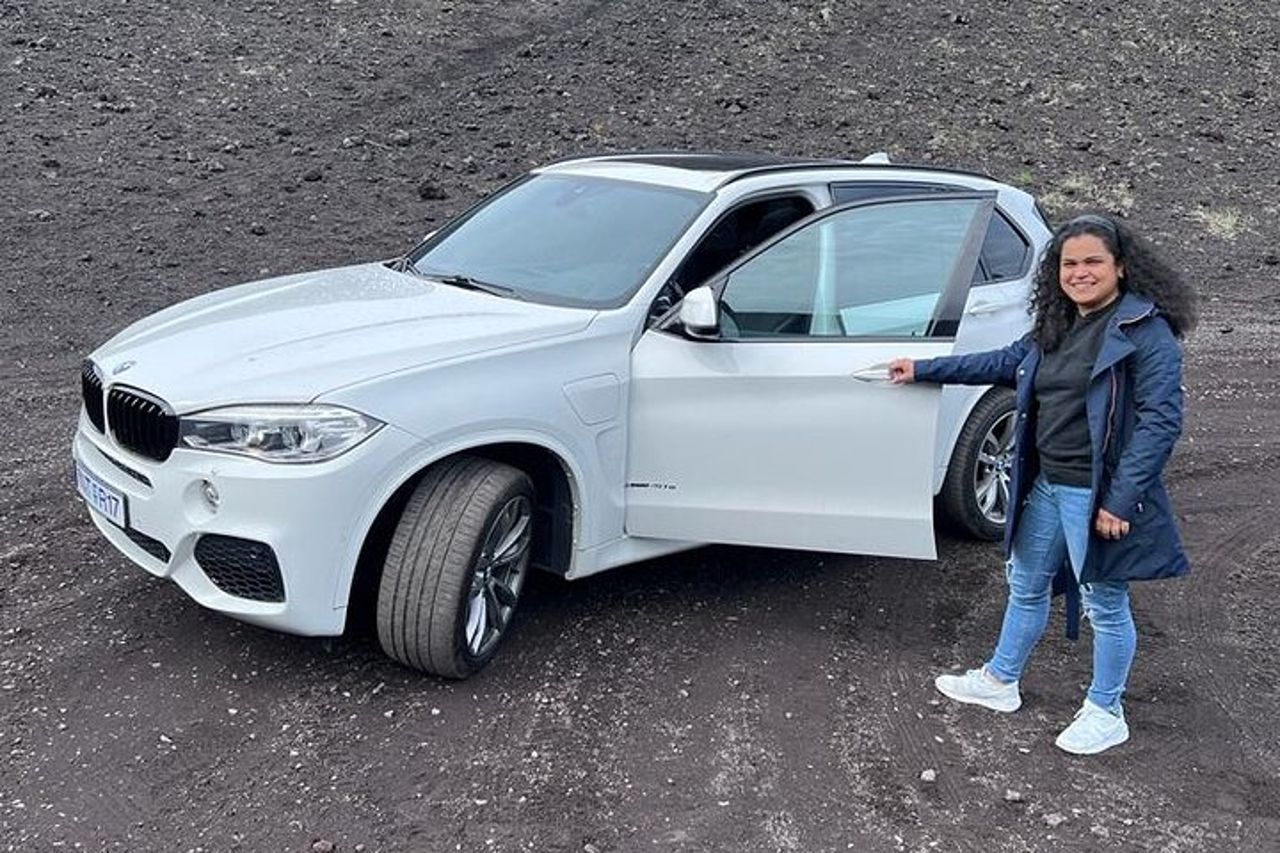 Tour privato di 2 ore - Isole Westman con un locale in una BMW X5 — 3