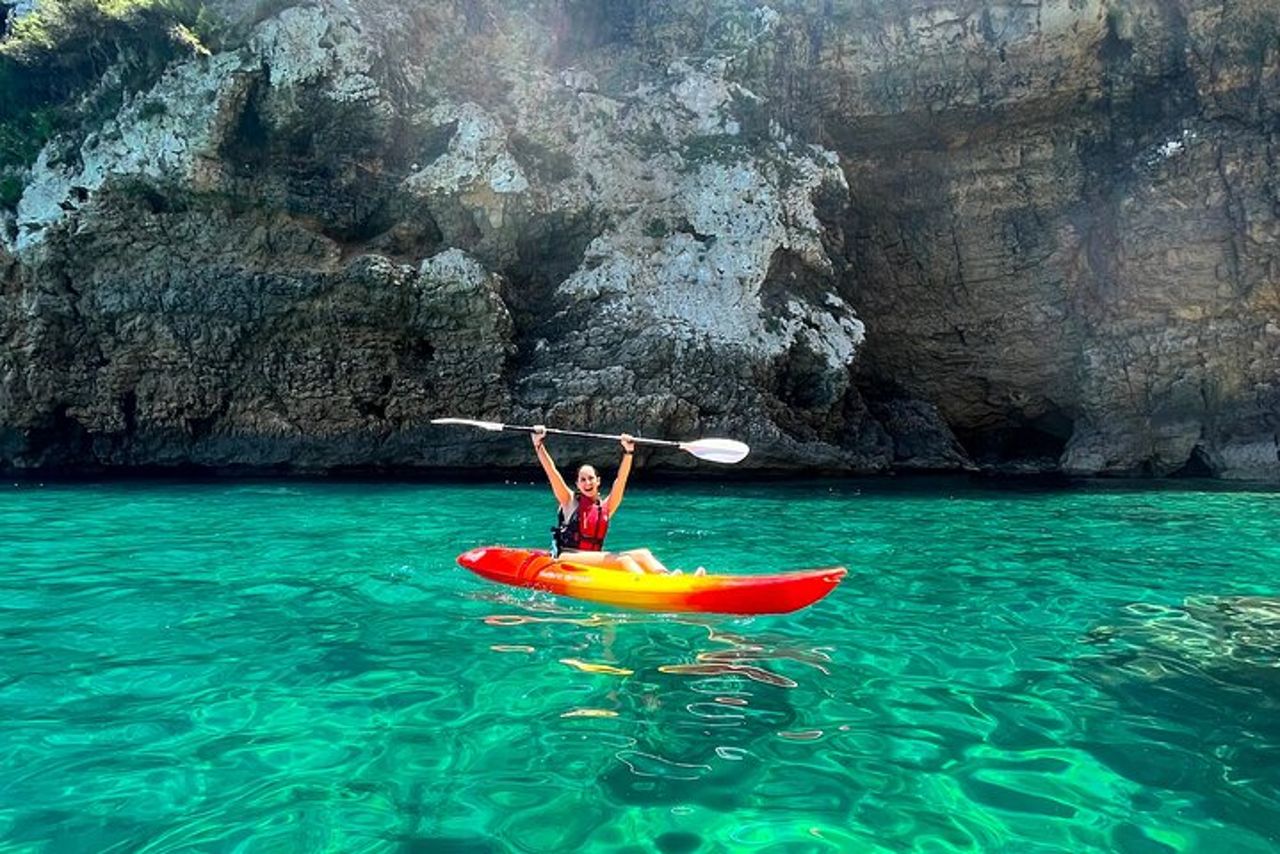 Paradiso del kayak: tour di snorkeling, grotta e salto dalla scogliera a Cala Portixol