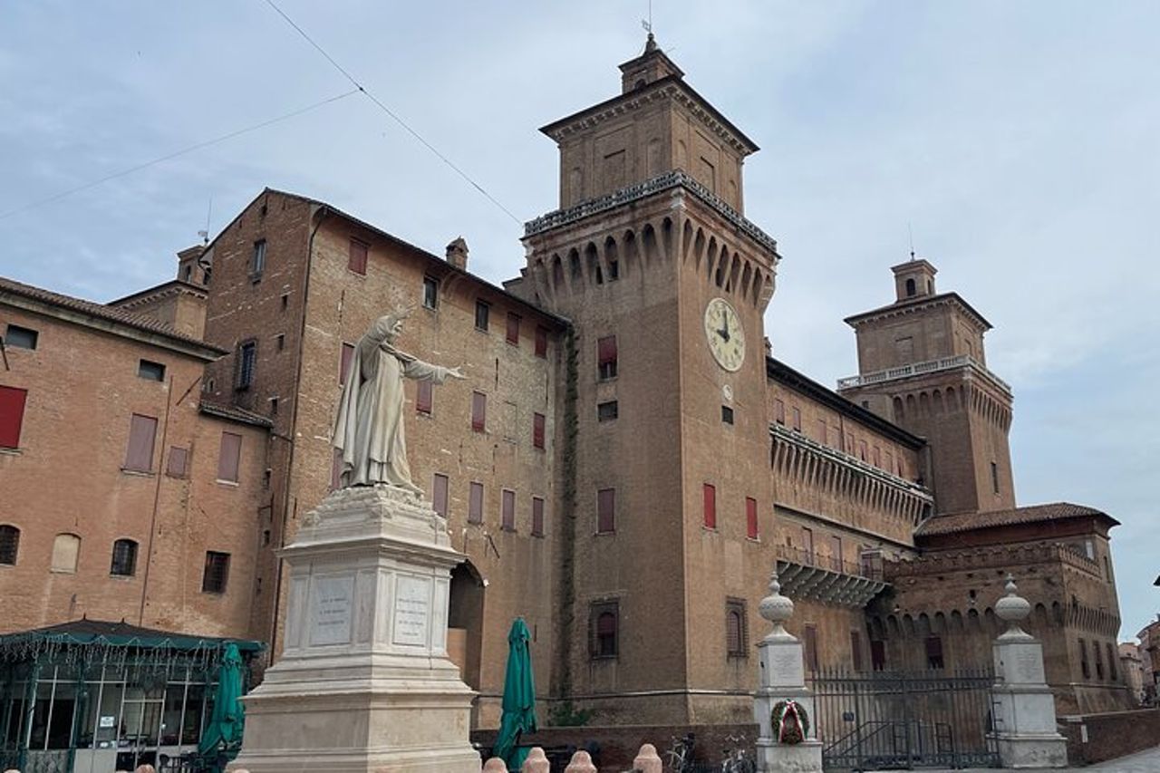 Tour semi-privato di Ferrara delle attrazioni della città con guida locale — 3