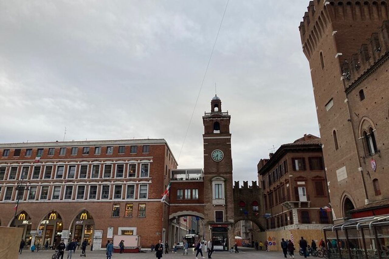 Tour semi-privato di Ferrara delle attrazioni della città con guida locale — 6