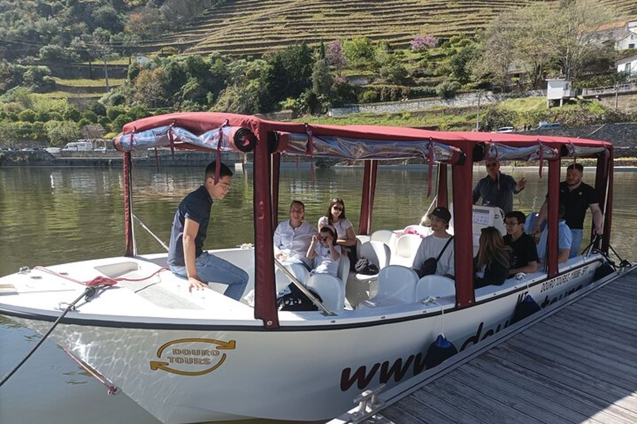 Gita in barca di 50 minuti sul fiume Douro a Pinhão — 7
