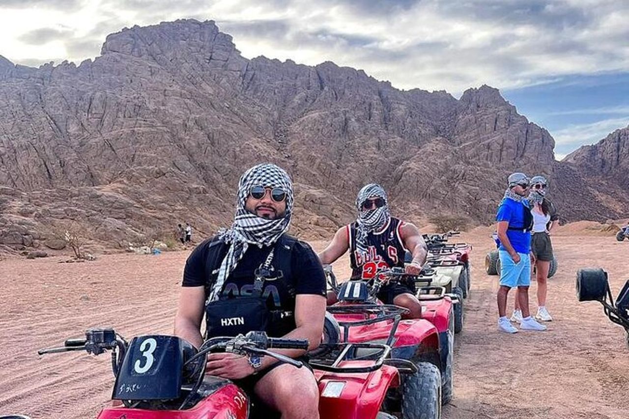 Sharm 5 - in - 1 Safari nel deserto: quad, giro in cammello, cena e osservazione delle stelle