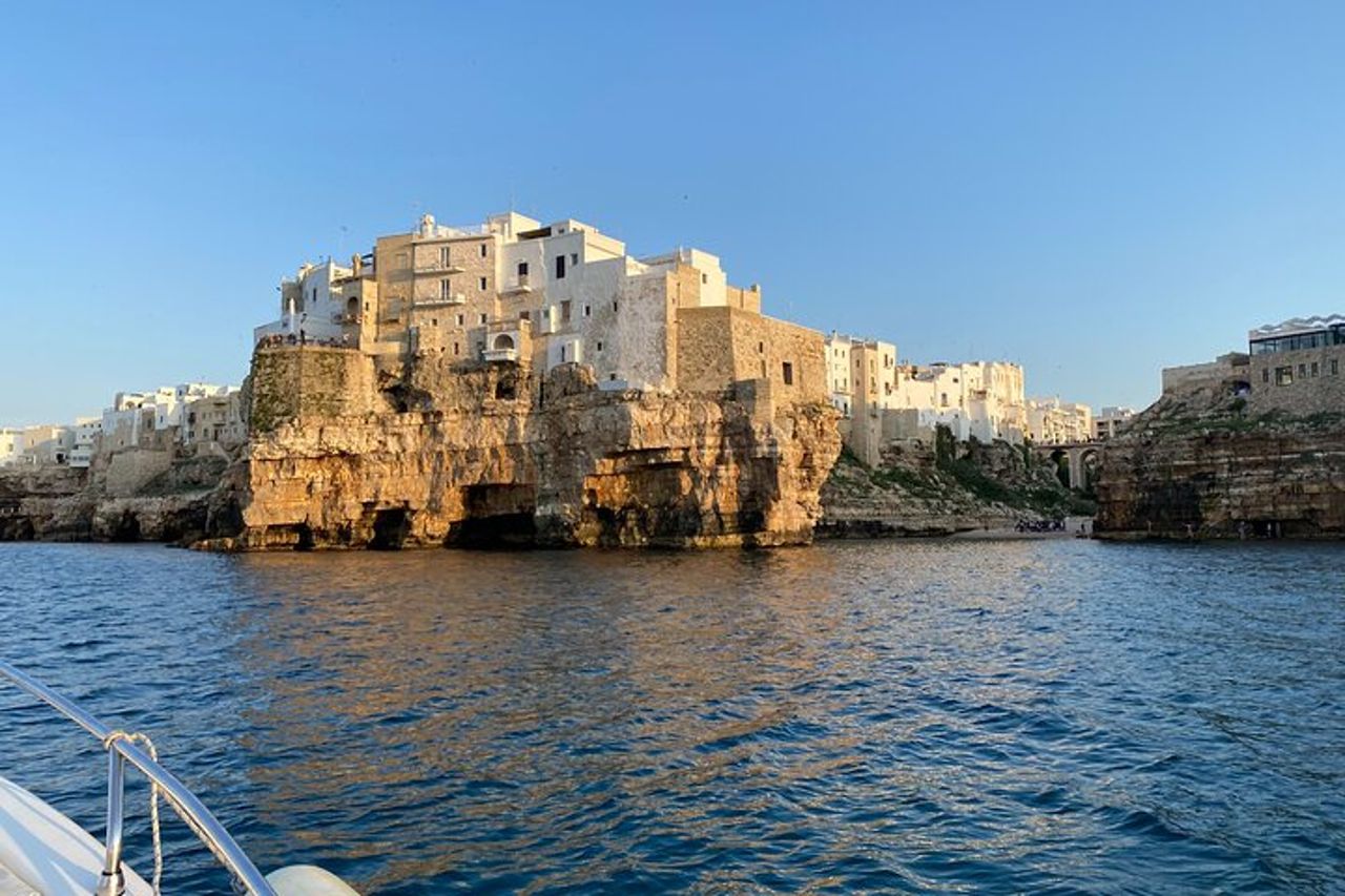 Escursione in Barca a Polignano a Mare tra Grotte e Calette — 4