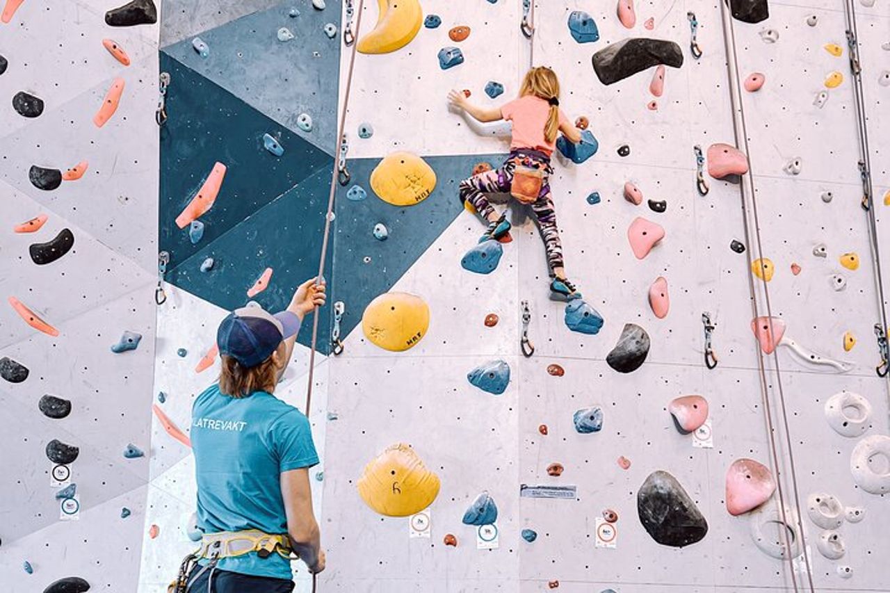 Arrampicata a Mørkvedhallen Klatresenter — 8
