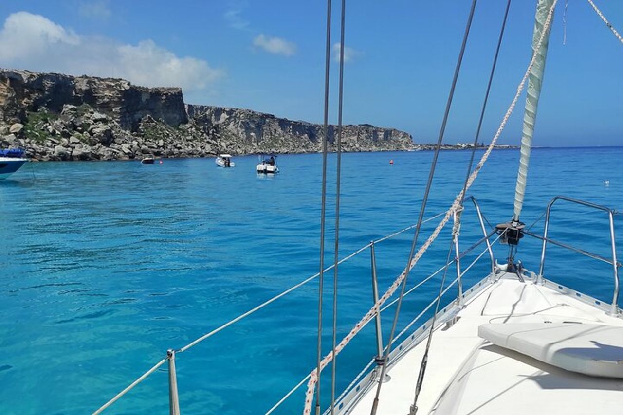 Tour in Barca a Vela di un'Intera Giornata alle Isole Egadi — 6