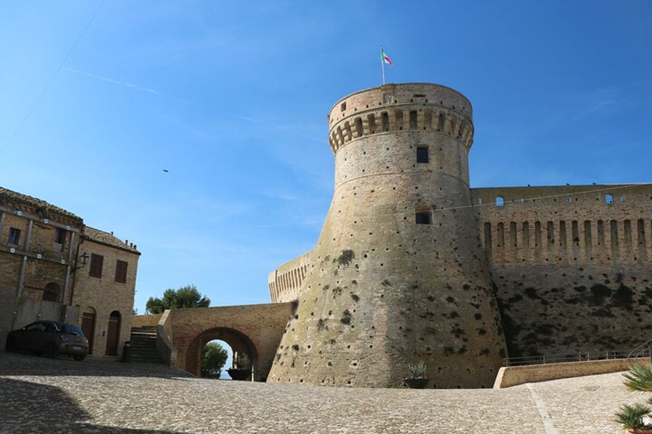 2 Ore Tour Privato Guidato a Piedi a Acquaviva Picena Marche — 4