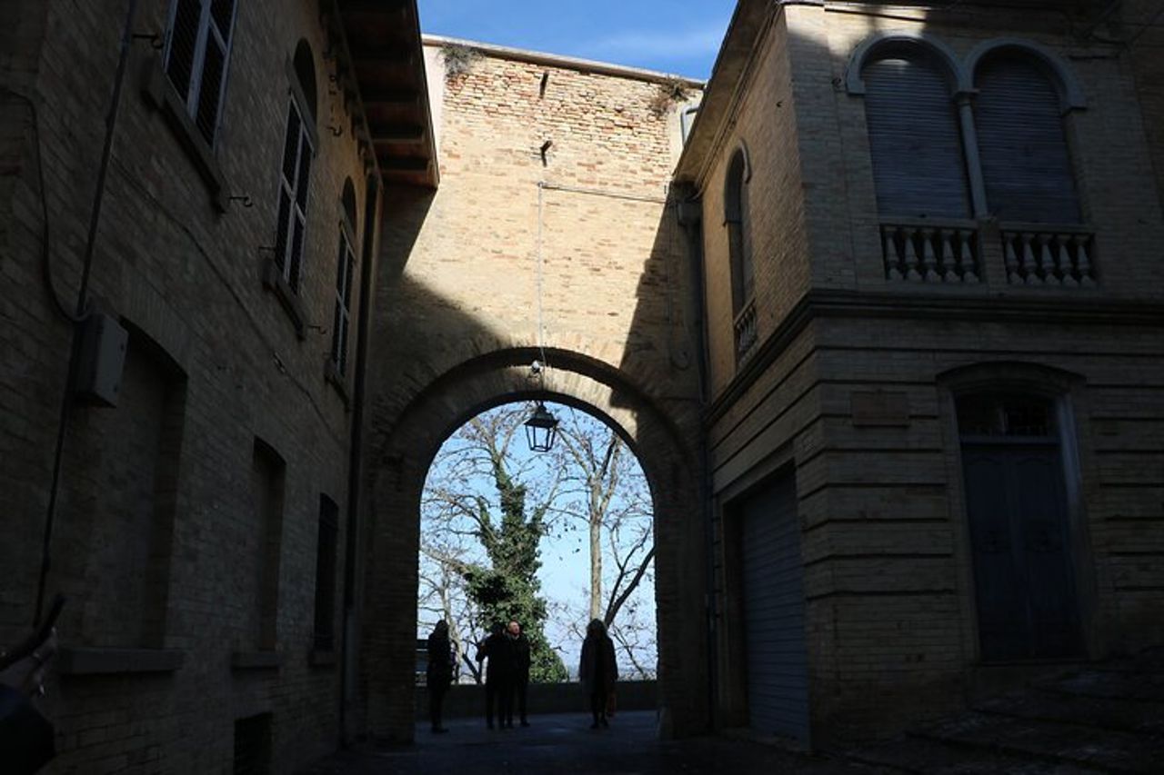 2 Ore Tour Privato Guidato a Piedi a Acquaviva Picena Marche — 6