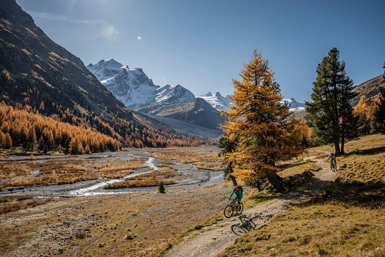 Giornata in mountain bike elettrica a Chamonix: lago di montagna e vista panoramica. — 2