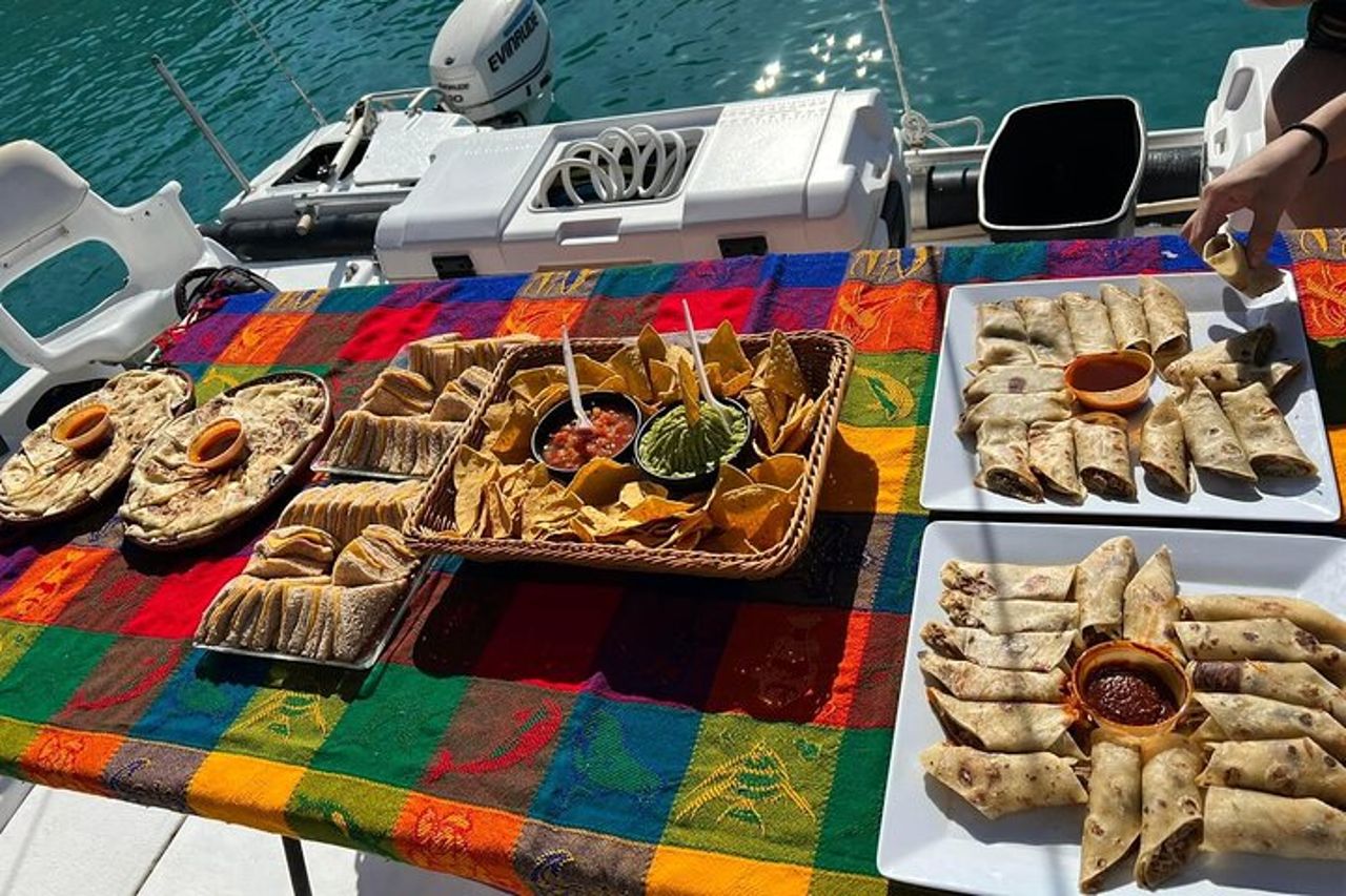 Snorkeling Crociera sull'isola in catamarano — 8