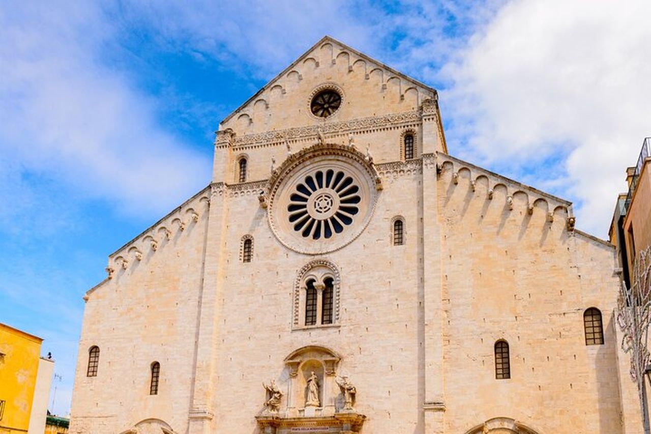 Caccia al tesoro a Bari & tour a piedi con audioguida — 2