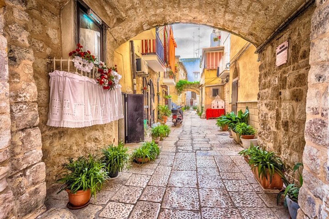 Caccia al tesoro a Bari & tour a piedi con audioguida — 6