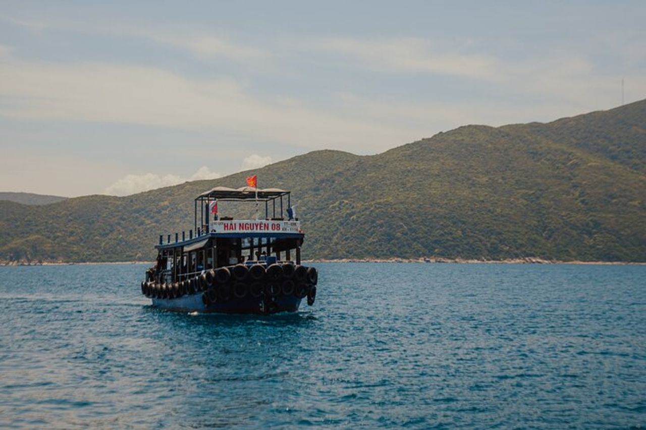 Esplora la baia di Nha Trang: tour avventura di snorkeling di mezza giornata — 6