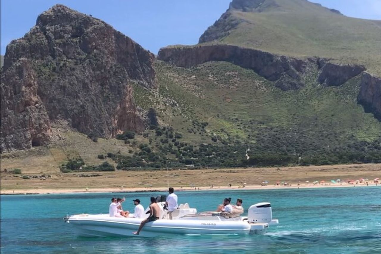 Tour privato in gommone a San Vito lo Capo