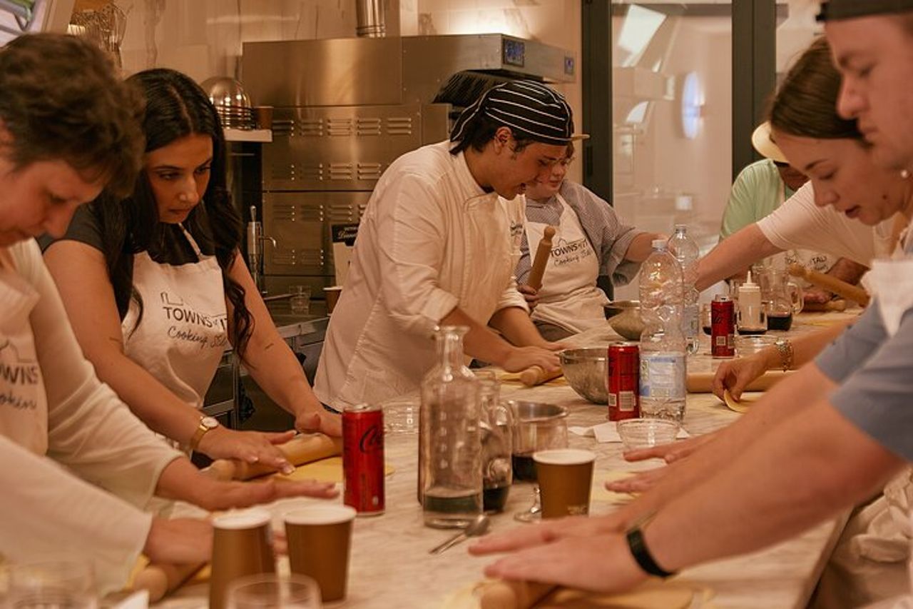 Cooking Class di Nonna & Tour al Mercato con Vino, Lasagna e Tiramisù — 5