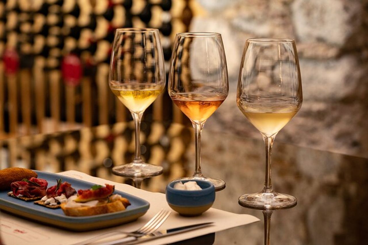 Catania: wine tasting in a metropolitan market — 2