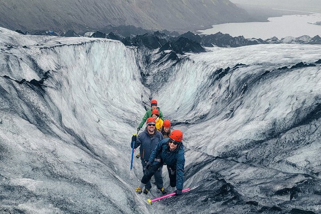 Escursione sul ghiacciaio all'esperienza condivisa di Sólheimajökull — 2