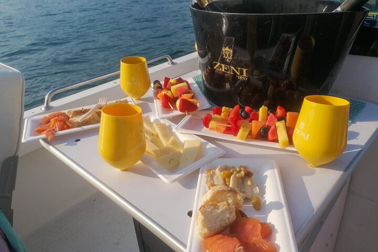 Tour privato in barca con aperitivo enogastronomico — 3