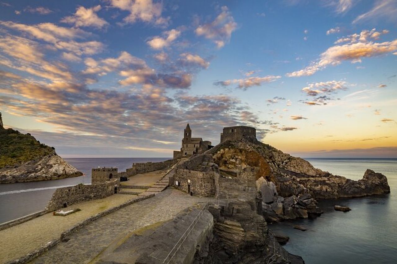 Tour in barca al tramonto di sola andata di 3 ore da Monterosso a La Spezia — 7