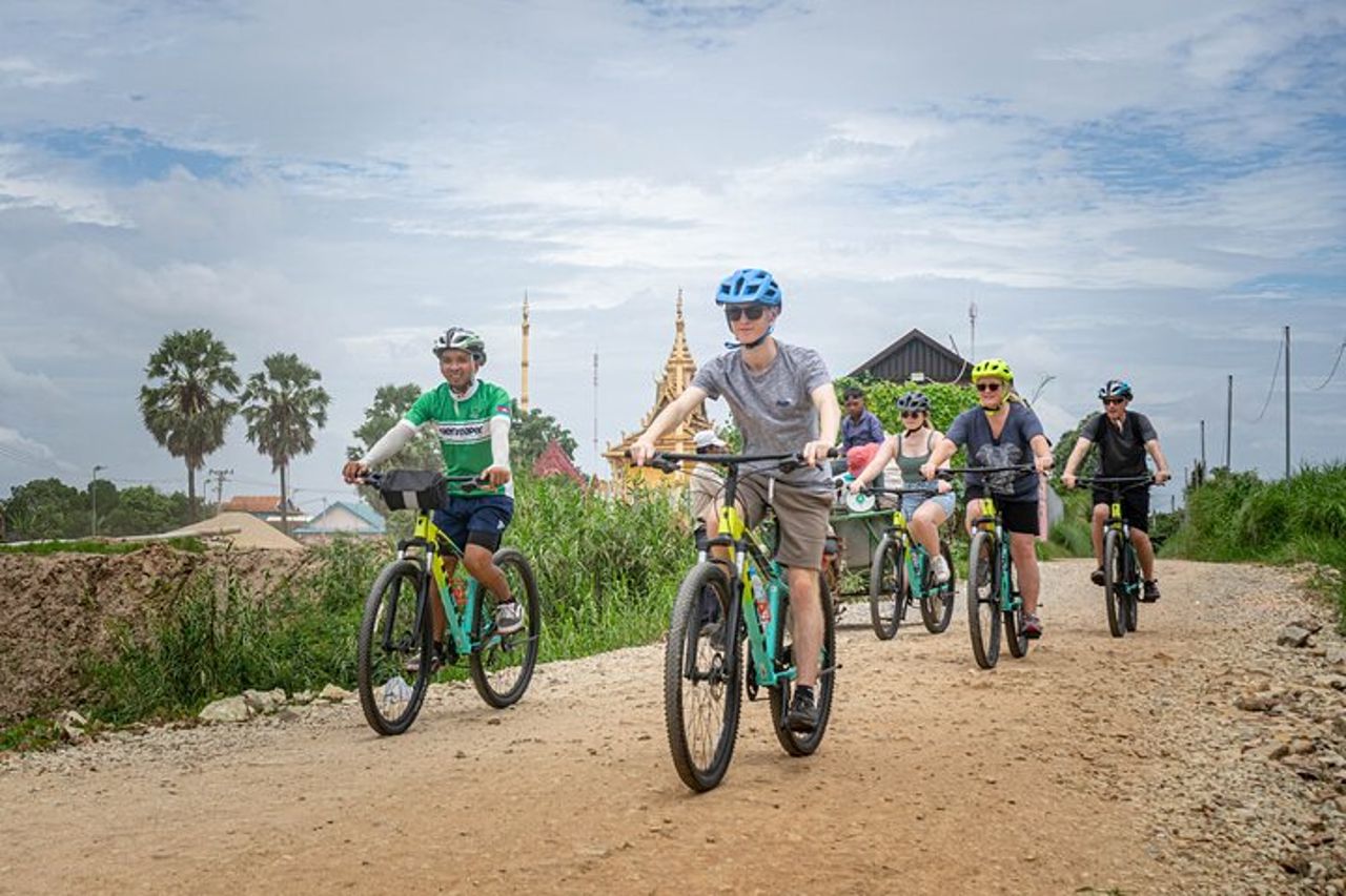 Phnom Penh Silk Island Bike Tour / E-Bike o Tuk Tuk — 8