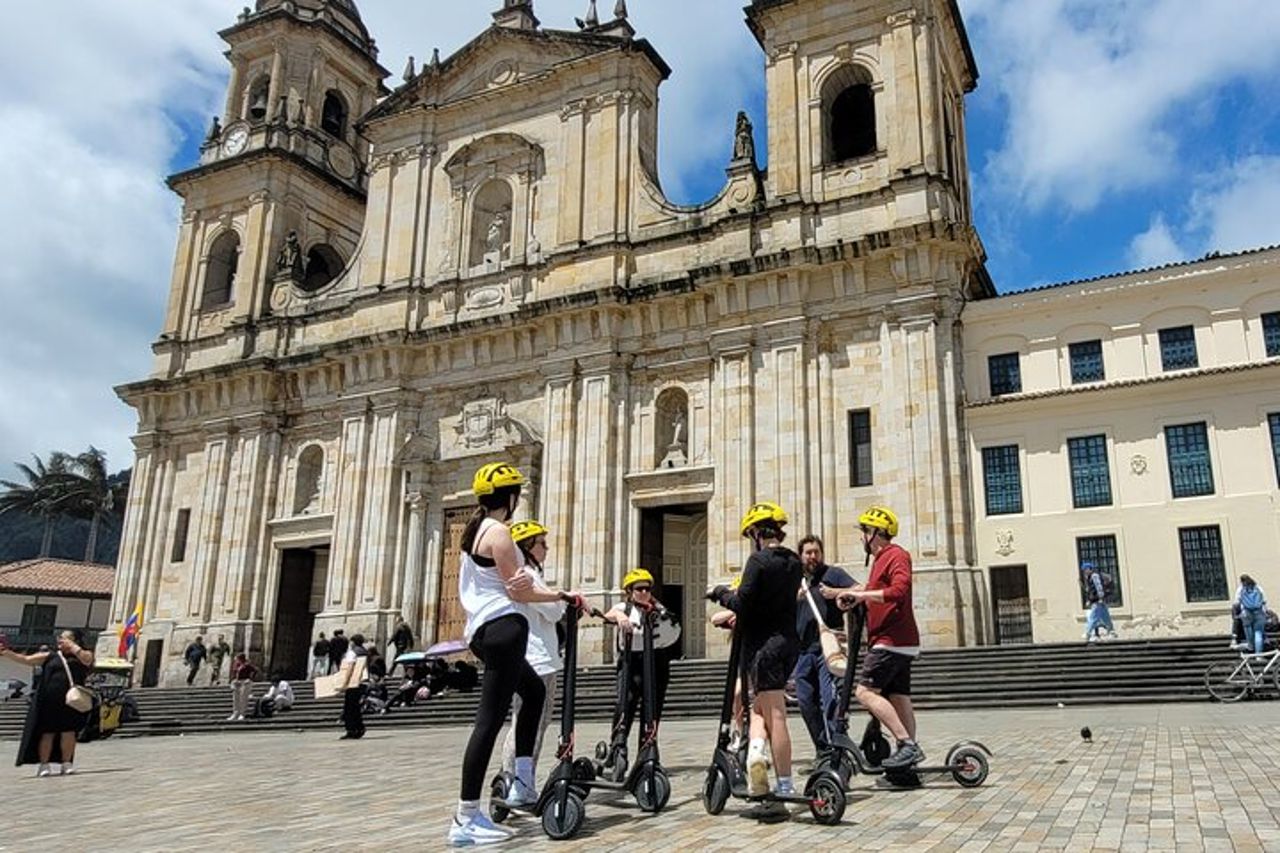 Tour in scooter a Bogotà