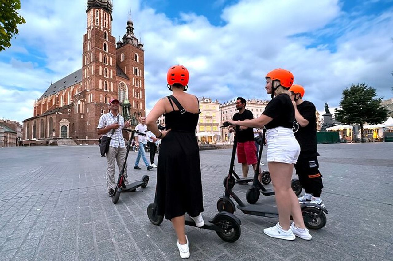 Tour in scooter elettrico: tour della città vecchia - 2 ore di magia! — 3