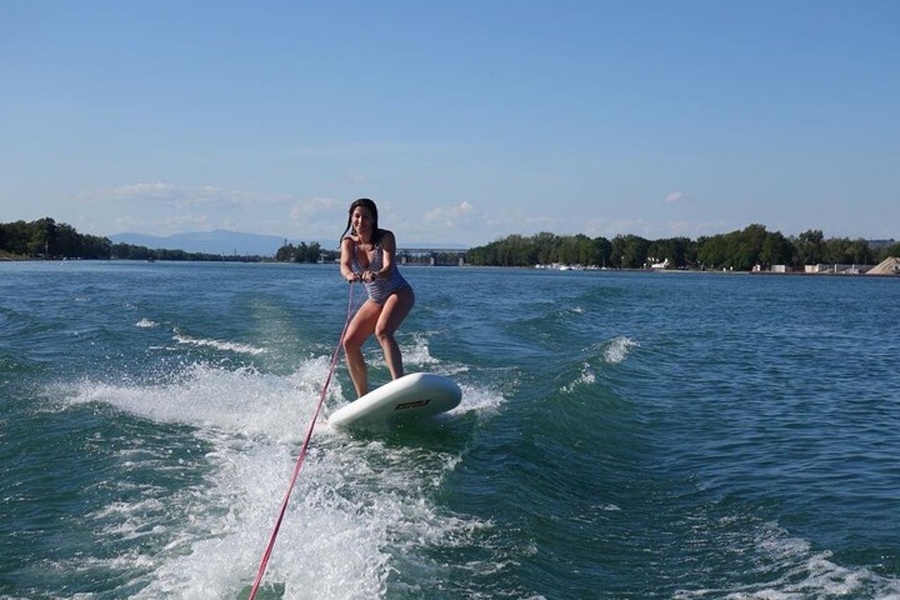 Aliscafo e surf sul Reno dietro un motoscafo — 6