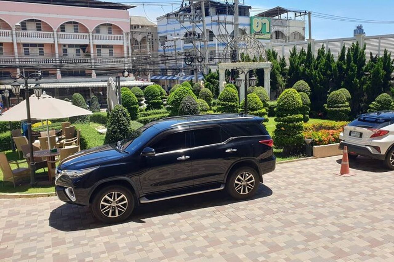 Scopri Pattaya con stile: trasporto privato SUV per l'intera giornata — 6